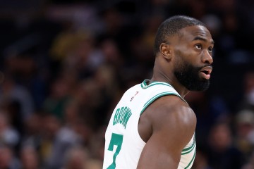 必发官网-今儿不在状态啊！杰伦·布朗半场9投仅3中&amp;有4失误 正负值-17