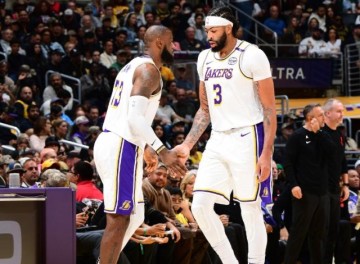 必发体育-刚回正轨又遭晴天霹雳 浓眉再伤 湖人被命运捉弄